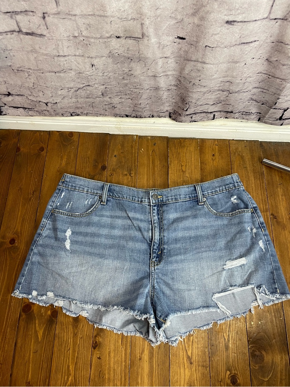 Aerie size XXL mid wash distressed jean shorts